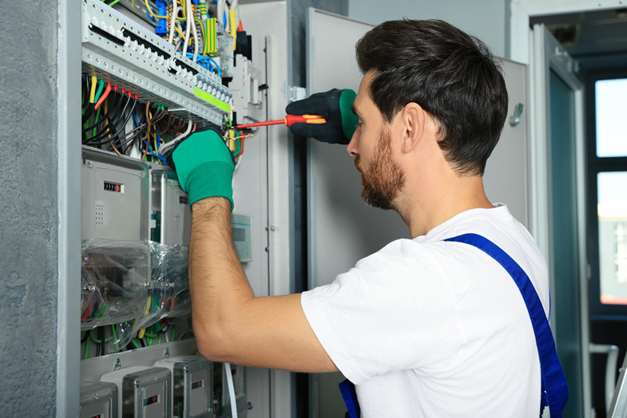 Nieder&shy;spannungs&shy;anlagen bei Schmidt Elektrotechnik in Strasburg