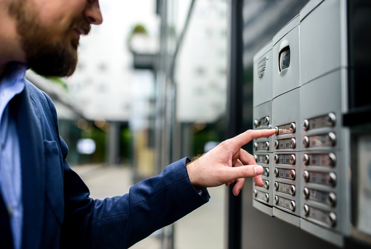 Sprech&shy;anlagen bei Schmidt Elektrotechnik in Strasburg